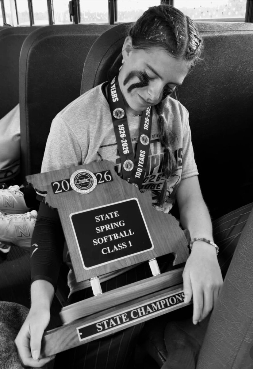 kaelyn_deckerd's tweet photo. 🏆STATE CHAMPIONS 🏆
We did it! Undefeated 27-0. First time in school history. No words can describe the feeling of this kind of experience. I am grateful for this amazing experience! I hit a solo Home run in the 3rd to put us on the board.  14k 2H 0BB. @STLChaos2010 @rgilll @RhondaRevelle @Coach_Ricketts @UKCoachLawson @CoachBBuchanan @CoachZacShaw @CoachMalveaux @KateMalveaux @coachwallensemo @semoCoachJones  @MrCoachTbratt  @UKCoachHimes @GraceBaalman @DLouMiller @lorisippel @liv_ferrell39 @on3 @SoftbalAmerica 
 @AllAccessAth @BeThatPlayer1 @ConnectSports_ @LineDsoftball @DirectRecruits @d1vision_sb  @ExtraInningSB @ExpoRecruits @Topsiswear @TopPreps @MaxPreps @PrepRedzoneMO @PrepSoftball @fastpitchwatch @KeyPlayerNation @SoftballDown @SBRRetweets @KarenWeekly @mrhodessmith  @CoachZack21 @Jamie_Trachsel @OSUcoachG @CoachMorganK @djgasso @coachdeifel @UACoachMurphy @Coach_Inouye @TexasCoachWhite