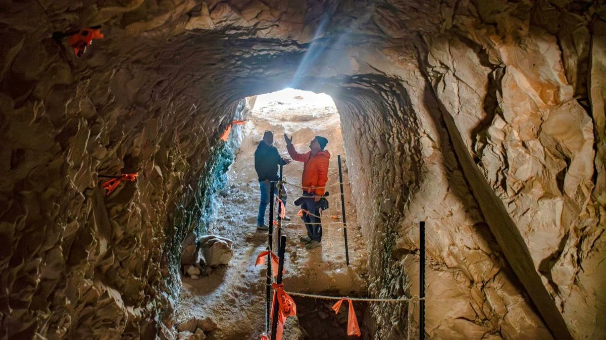 HistoriaEmDest's tweet photo. Arqueólogos descobrem antigo túnel misterioso em Jerusalém

https://t.co/2m3zKHUZTn https://t.co/kxpShasQaI