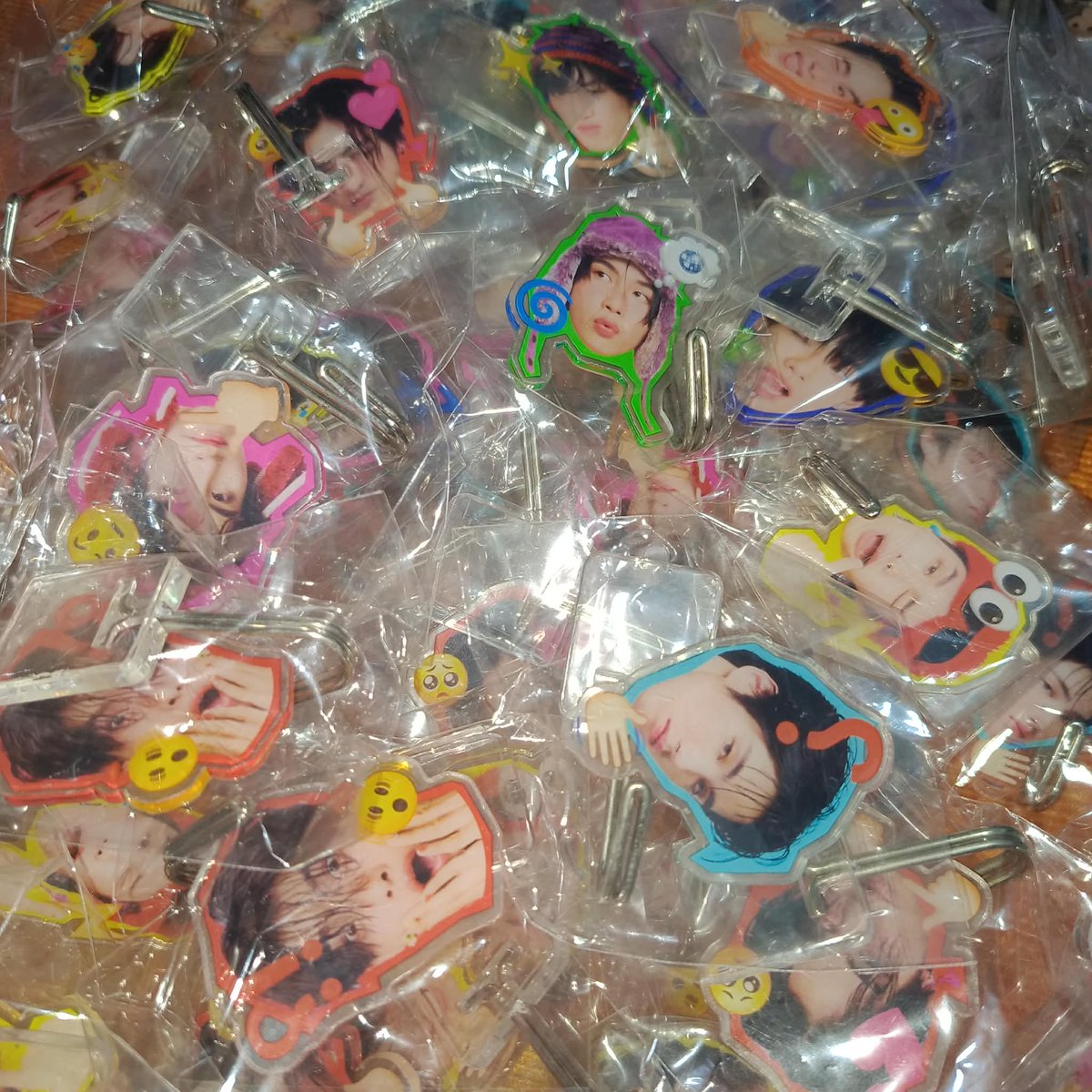 JN_NS_SN's tweet photo. แจกให้เฉพาะฟลว. 
; สุ่ม BUS คนละ6ชิ้น

ฝากกดรี+กดใจให้ด้วยนะค้าบ

ใครรับกรอกฟอร์ม🔻
gg forms : https://t.co/oMH5YpS6I6

#ตลาดนัดบัส
#BUSbecauseofyouishine https://t.co/7n09uk2VFy
