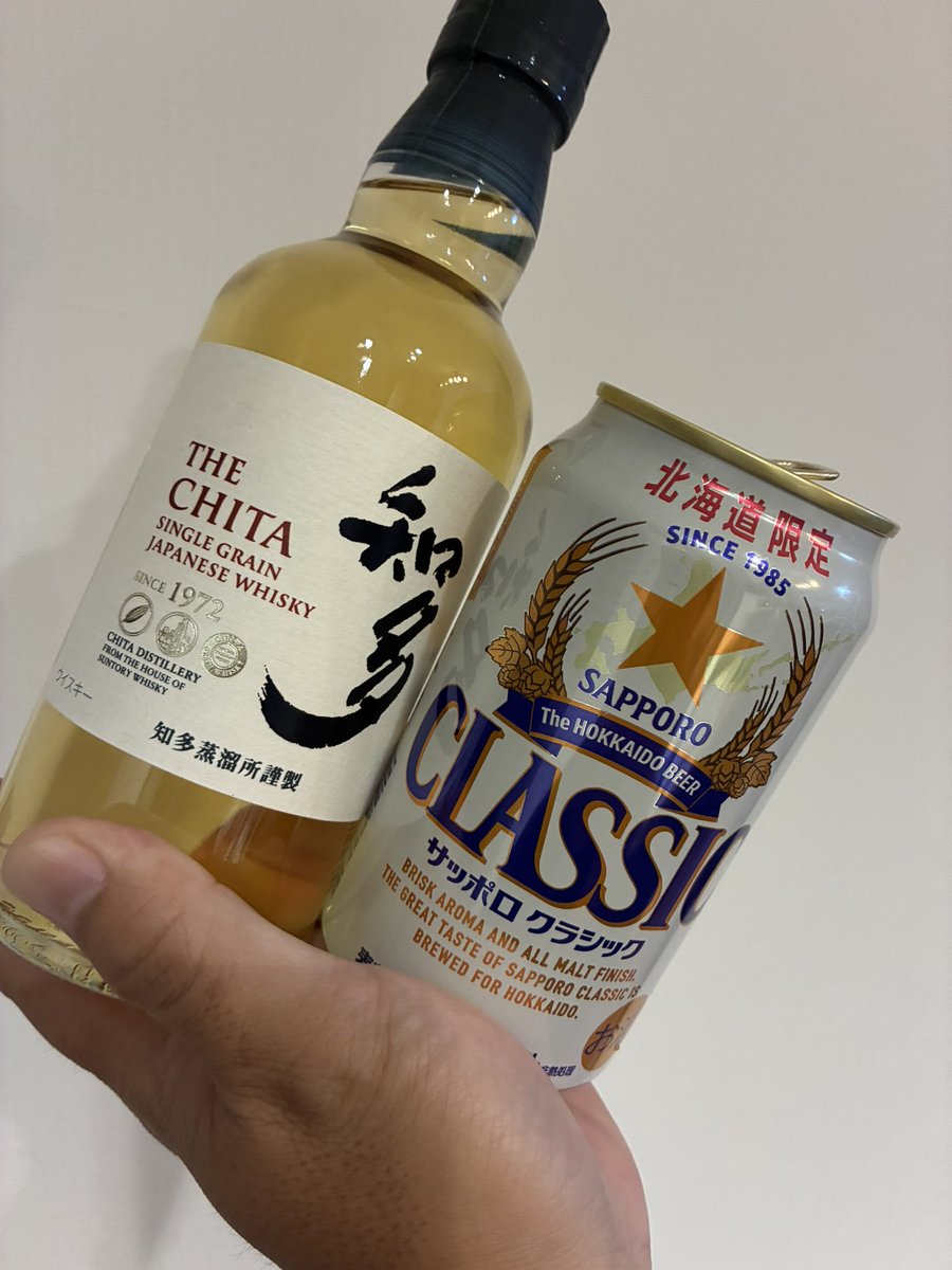 24muu's tweet photo. サッポロクラシックはやはり美味いんだよなー。あまり売ってないからまとめ買い。

知多350mlもなんと2000円で買えた！
定価より1000円も安い！ https://t.co/V0pPxc8tqg