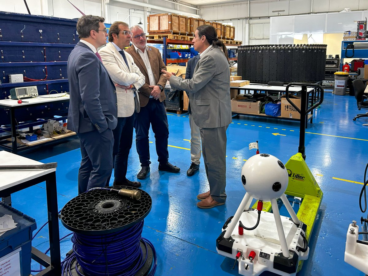 SAESoficial's tweet photo. 🇪🇸 La visita, encabezada por el presidente de SAES, José Javier Mármol, y el director general, César Solano, incluyó la presentación de sistemas como el sónar DDS-03 o la boya Ocean Sentinel. “Impulsar alianzas es clave para avanzar en la #seguridad #marítima”, destacó Mármol. https://t.co/xVTG4ttEs4