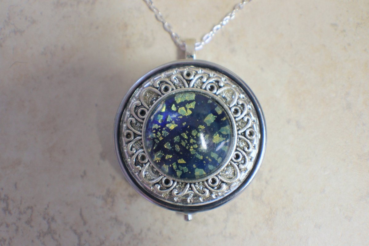 charsfavorite's tweet photo. Unlock your memories and music with our Sapphire Blue Glass Opal Music Locket, now just $100. Elevate your style and keep your favorites close. #JewelryEssentials #MusicLocket
Shop Now https://t.co/jYl7a648Pn https://t.co/13mq7KJz5u