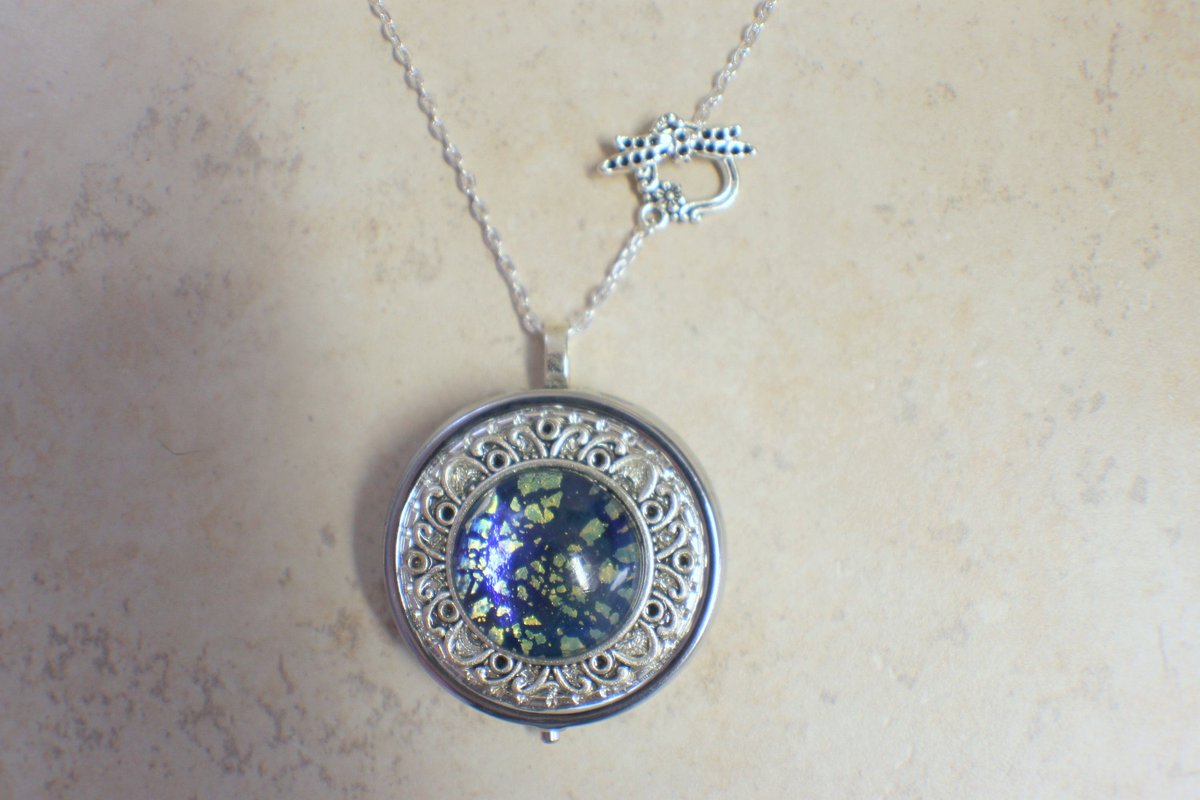 charsfavorite's tweet photo. Unlock your memories and music with our Sapphire Blue Glass Opal Music Locket, now just $100. Elevate your style and keep your favorites close. #JewelryEssentials #MusicLocket
Shop Now https://t.co/jYl7a648Pn https://t.co/13mq7KJz5u