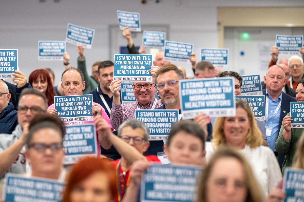 TUCCymru's tweet photo. 🪧 TUC Cymru Congress showed its solidarity with striking Health Visitors in South Wales.
 
Health Visitors in Cwm Taf Morgannwg have been on strike for 3 months in the fight for fair pay.
 
Sefwch yn gryf.

📸 Natasha Hirst. https://t.co/OgEFpHGKvY