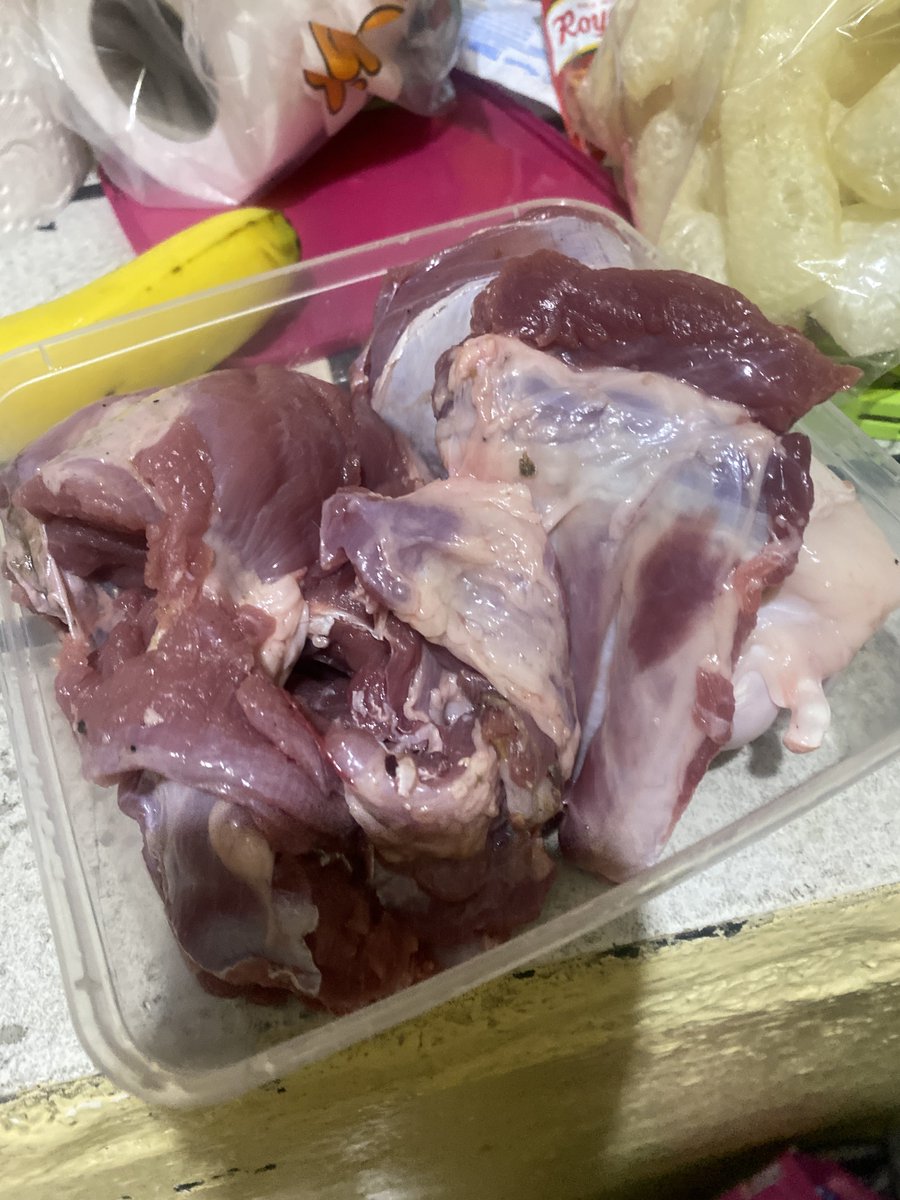 parksungjeanz's tweet photo. ternyata dapet banyak🥹🫶
sekarang bingung nyimpennya
- menurut ibu rumah tangga puluhan tahun aka nyokap gw: wajib dicuci
- menurut my bf yg profesinya chef: gak usah🫠

gw: “Kasih orang aja kali ya🫠😭” https://t.co/fORvuA1sO5