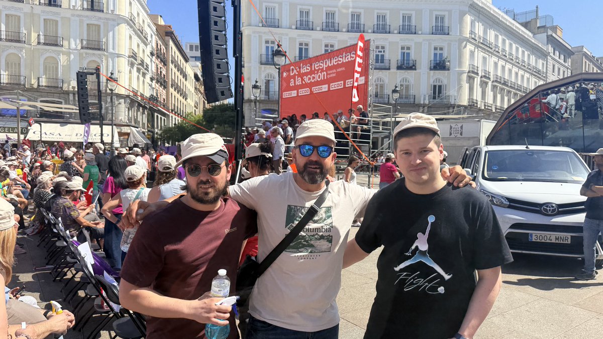 industriaccooma's tweet photo. Llegamos a Sol y ocupamos nuestro lugar. Miles de personas trabajadoras haciendo visible la fuerza de CCOO. Construimos futuro con derechos. 
CCOO donde hay que estar. https://t.co/ewNevyDP4U