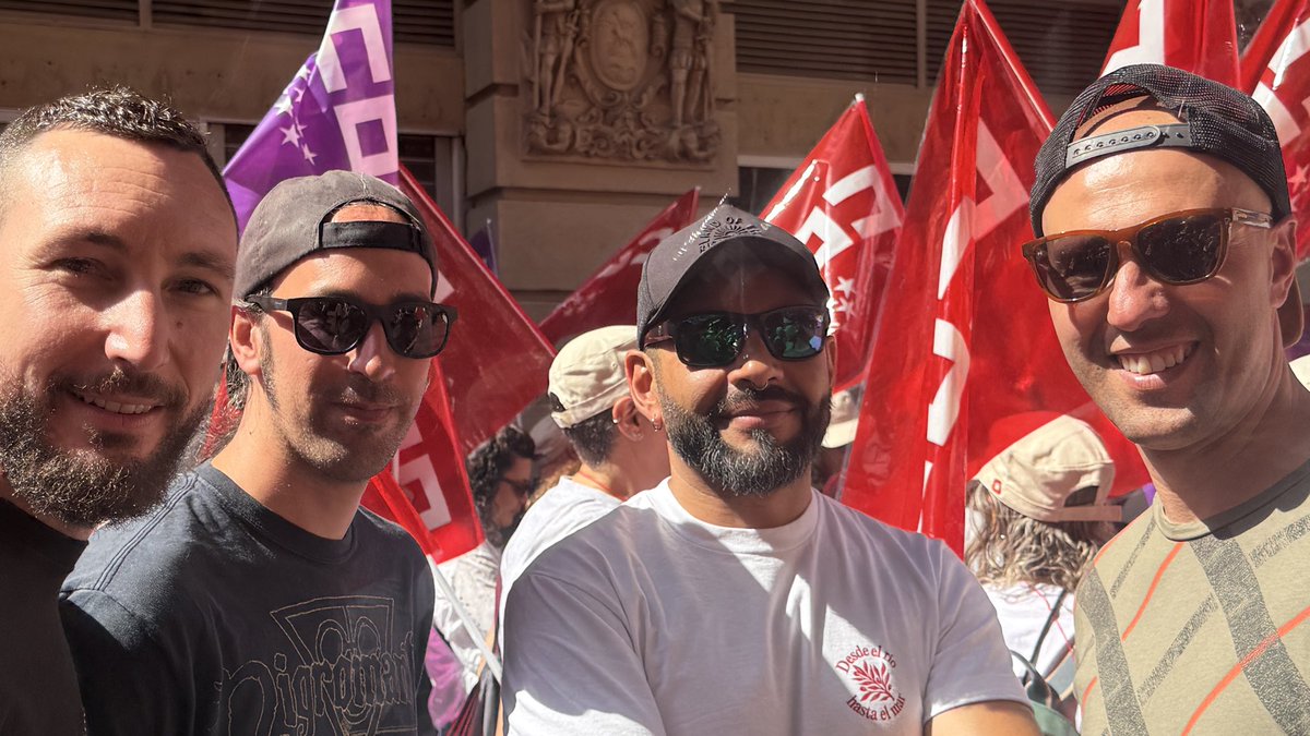 industriaccooma's tweet photo. Llegamos a Sol y ocupamos nuestro lugar. Miles de personas trabajadoras haciendo visible la fuerza de CCOO. Construimos futuro con derechos. 
CCOO donde hay que estar. https://t.co/ewNevyDP4U