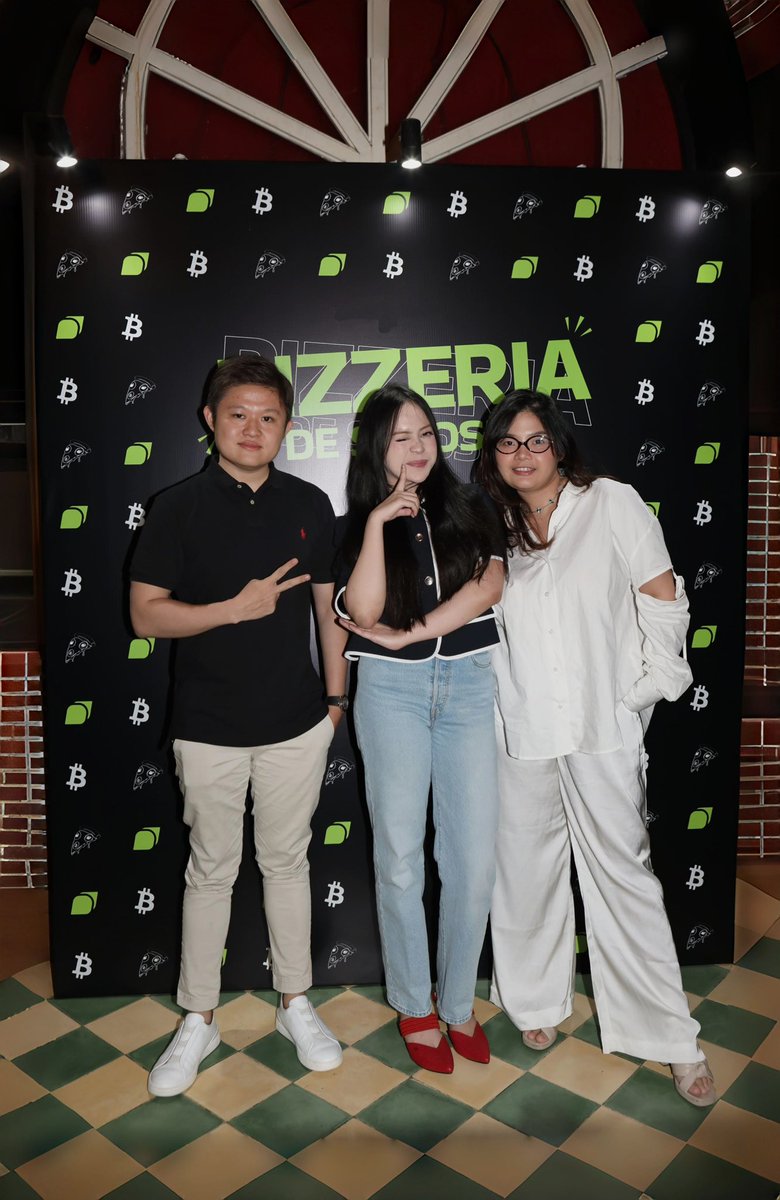 amanda125x's tweet photo. happy pizza day! 😆🍕 https://t.co/uZfGbAN7xU