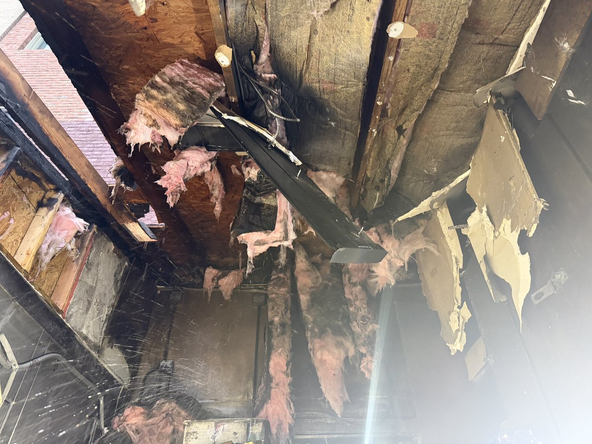 dcfireems's tweet photo. Update: Box Alarm - 1200 Block of U Street NW - Fire was showing from rear of structure. 

Small fire found in kitchen upon arrival, extinguished quickly along with sprinkler activation. 

No extension to adjacent commercial units. 

No injuries.

Cause of fire is accidental. https://t.co/W6v96htKym