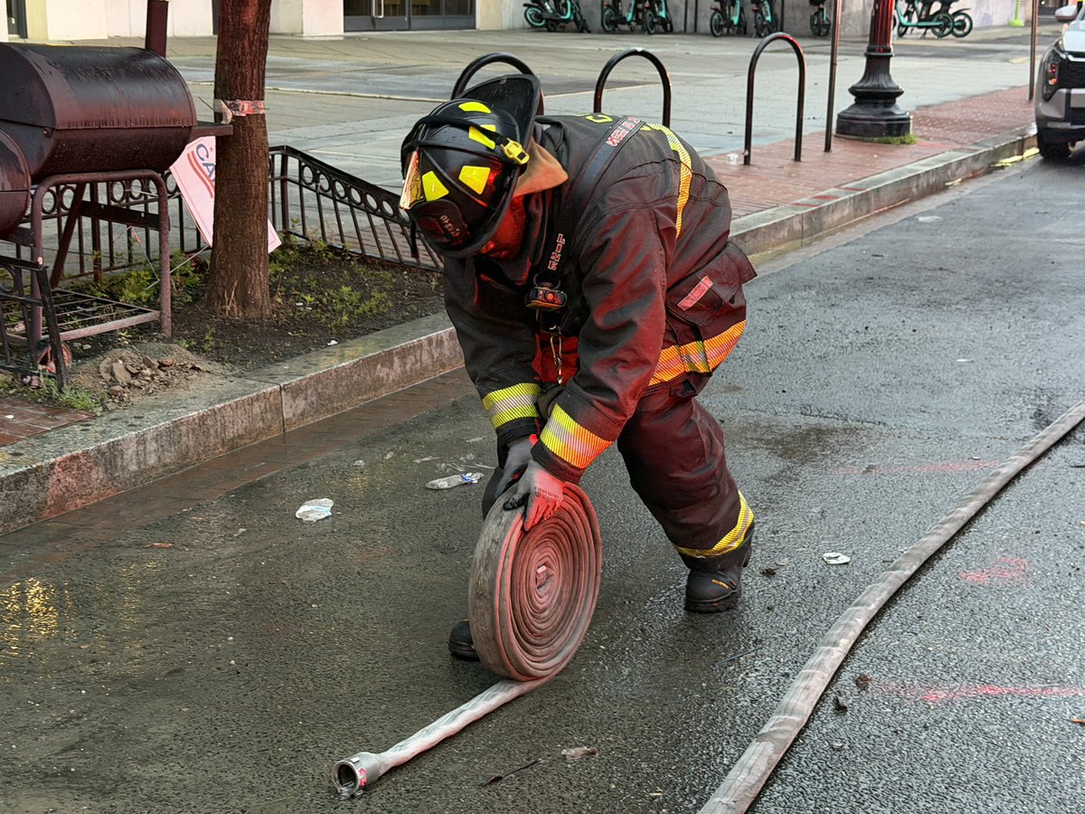 dcfireems's tweet photo. Update: Box Alarm - 1200 Block of U Street NW - Fire was showing from rear of structure. 

Small fire found in kitchen upon arrival, extinguished quickly along with sprinkler activation. 

No extension to adjacent commercial units. 

No injuries.

Cause of fire is accidental. https://t.co/W6v96htKym