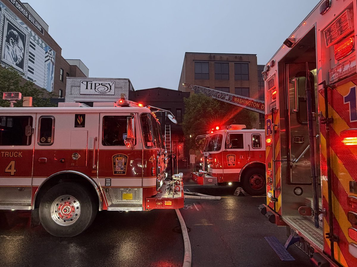dcfireems's tweet photo. Update: Box Alarm - 1200 Block of U Street NW - Fire was showing from rear of structure. 

Small fire found in kitchen upon arrival, extinguished quickly along with sprinkler activation. 

No extension to adjacent commercial units. 

No injuries.

Cause of fire is accidental. https://t.co/W6v96htKym