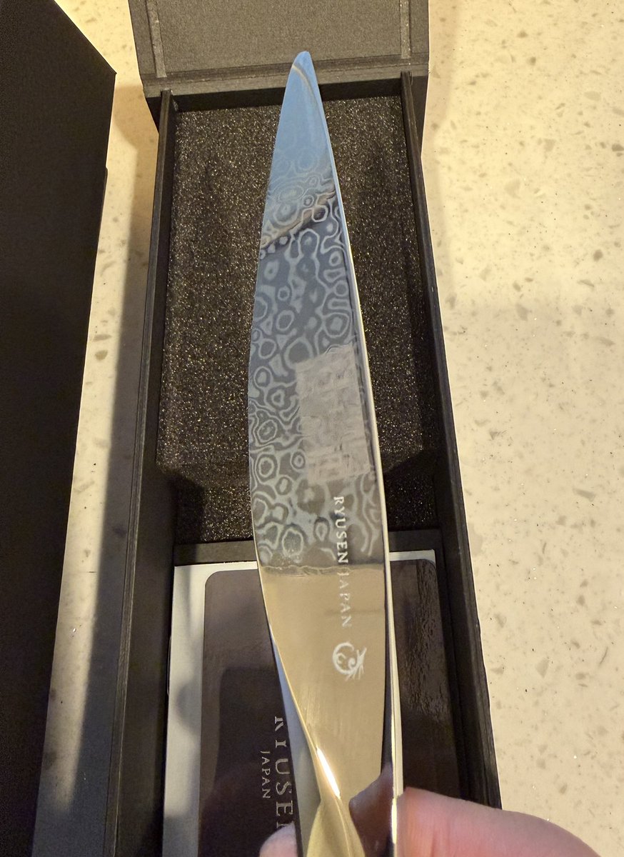 ついに買えた、龍泉刃物のアシンメトリー。 見た目も美しいですが