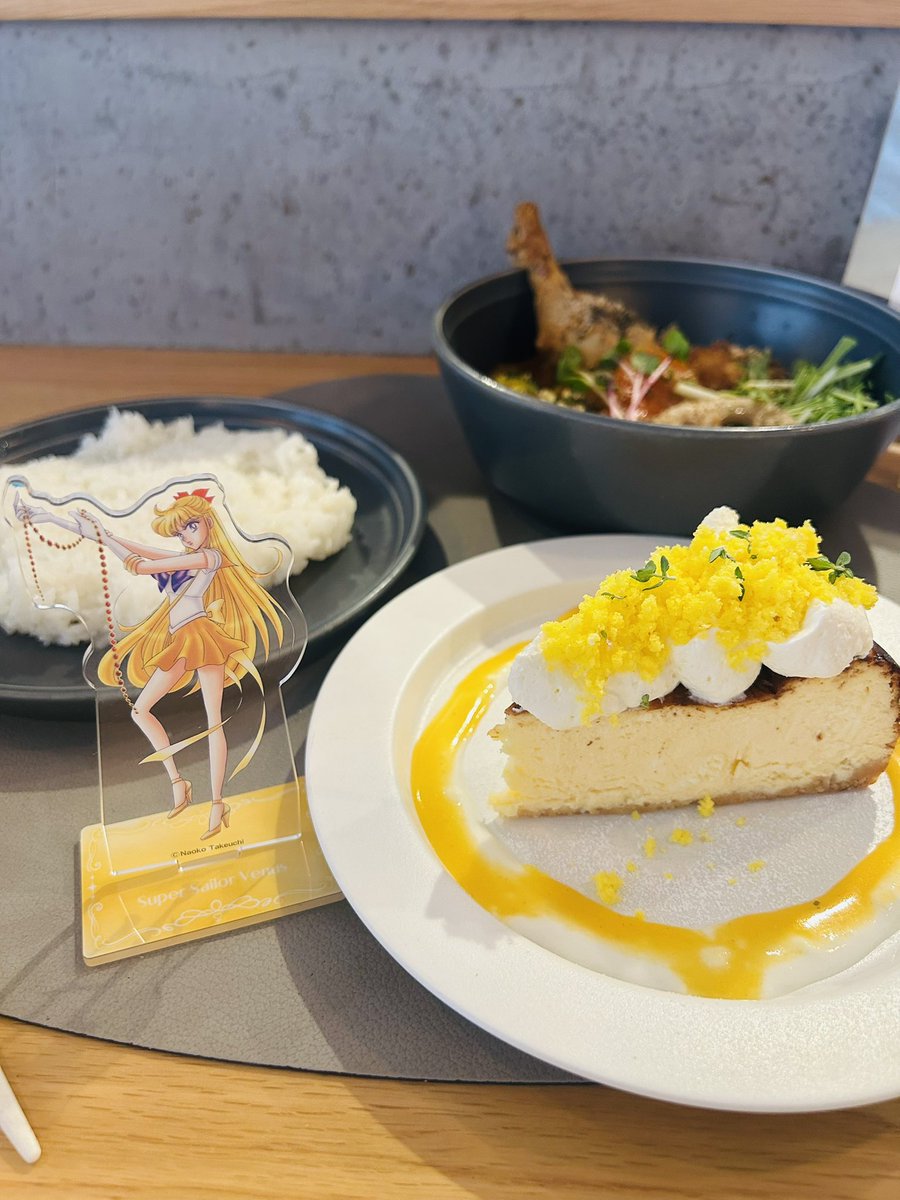 ruby_moon0712's tweet photo. 下北のカレー屋さん。
ミモザケーキ目当てで行ったのだけど、カレーがあまりにも美味しすぎて、またすぐ行きたい💛🧡

STSTアクスタ常に持ち歩いてるから、どの写真も一緒🥹 https://t.co/7X2fSJTJtr