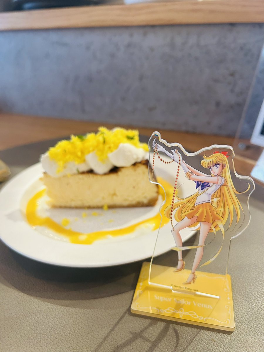 ruby_moon0712's tweet photo. 下北のカレー屋さん。
ミモザケーキ目当てで行ったのだけど、カレーがあまりにも美味しすぎて、またすぐ行きたい💛🧡

STSTアクスタ常に持ち歩いてるから、どの写真も一緒🥹 https://t.co/7X2fSJTJtr