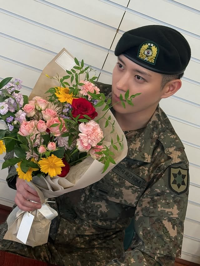 imyoung2s's tweet photo. ヨンデくん美男子すぎるよ🫠🤍
영대배우님 고생하셨습니당^^
앞으로도 응��할게요❤️‍🔥 https://t.co/6bNJiWqP9a