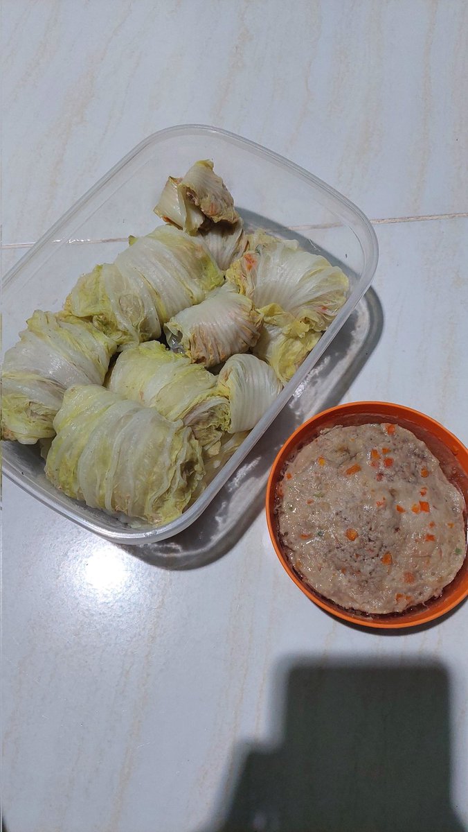 Shovhee's tweet photo. Daging kurban jadi 
Sate ❌️
Gule ❌️
Rendang ❌️
Cabbage roll ✅️

Sisa adonan malah jadi gadon. Looks tidak good tp rasa mayanlah 🤣 https://t.co/eo9wh9YTex