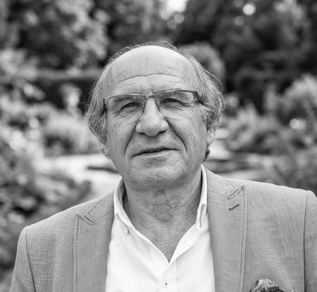 solpartitrabzon's tweet photo. Trabzon'da emek ve demokrasi mücadelesinin sıra neferlerinden, İnsan Hakları Derneği eski şube başkanı Sinan Kutay'ı kaybetmenin üzüntüsü içerisindeyiz.
Tüm sevenlerine, dostlarına başsağlığı diliyoruz. https://t.co/cgy1qu5rhy