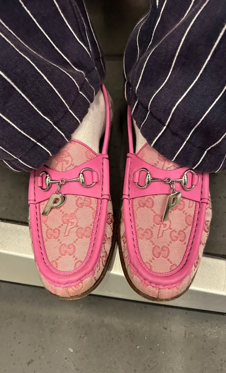 wtftarki's tweet photo. Palace x Gucci loafers... https://t.co/LOiiNlhM9Y