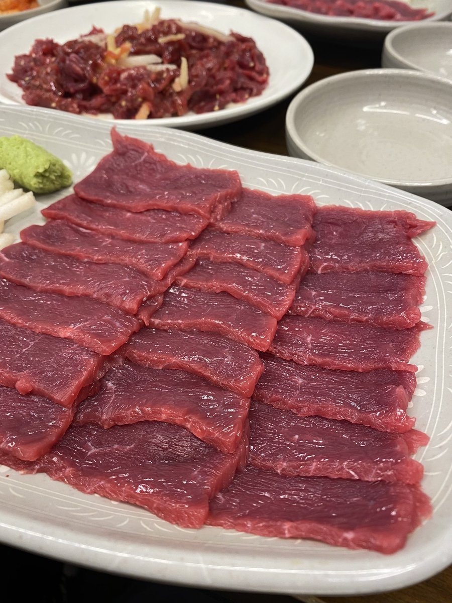 DesignGudaguda's tweet photo. 生肉を食いまくる。
明日のお腹は大丈夫だろうか。。。
もう気にしない https://t.co/htFM3hWtaQ