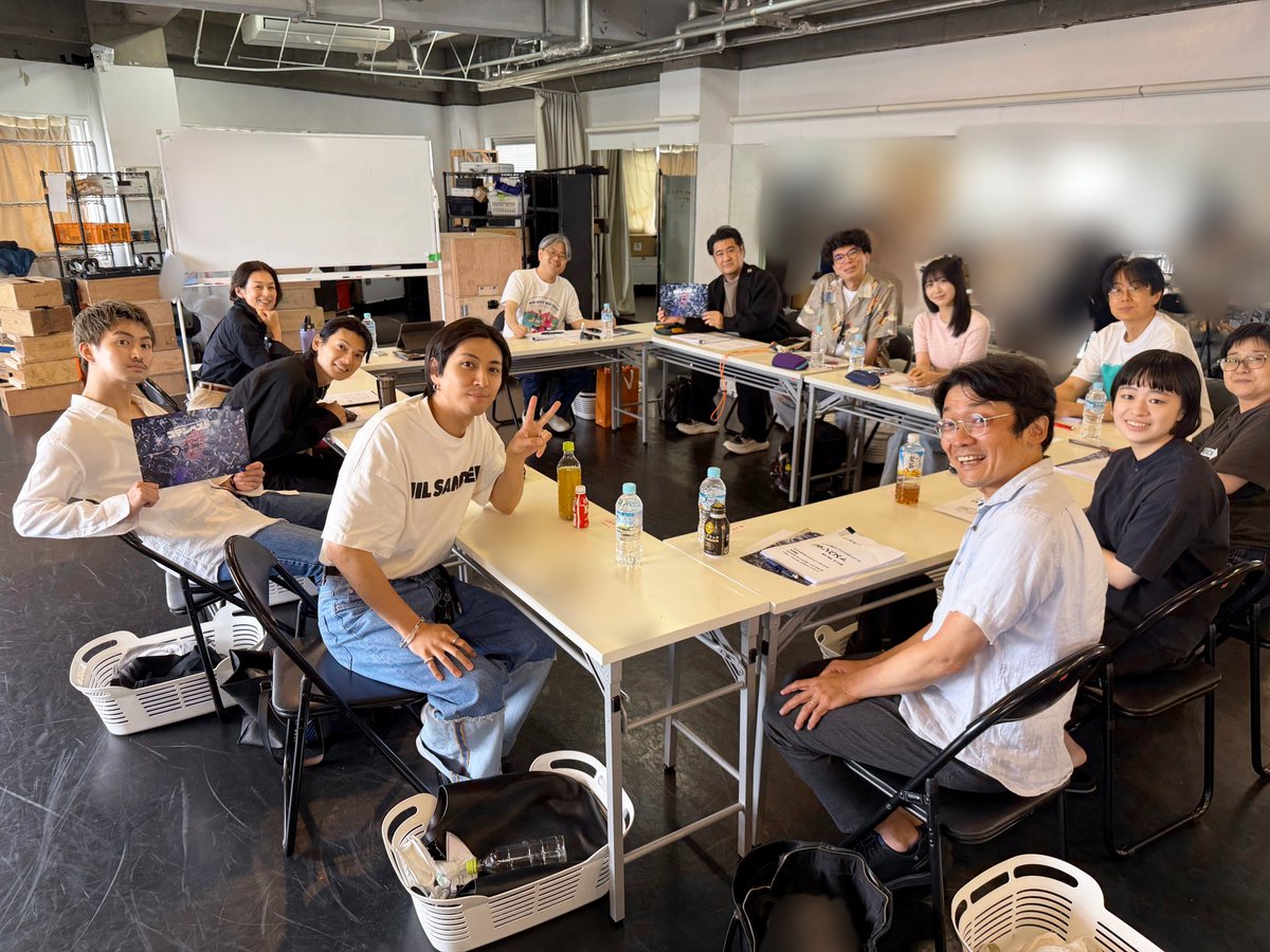 kotempest2026's tweet photo. 『コテンペスト』
本格的に稽古がスタートしました！

笑いあり・「小手り」もありの読み合わせでした👀

嵐を呼ぶ『コテンペスト』
お楽しみに���⚡️ https://t.co/brhb1RtDOU