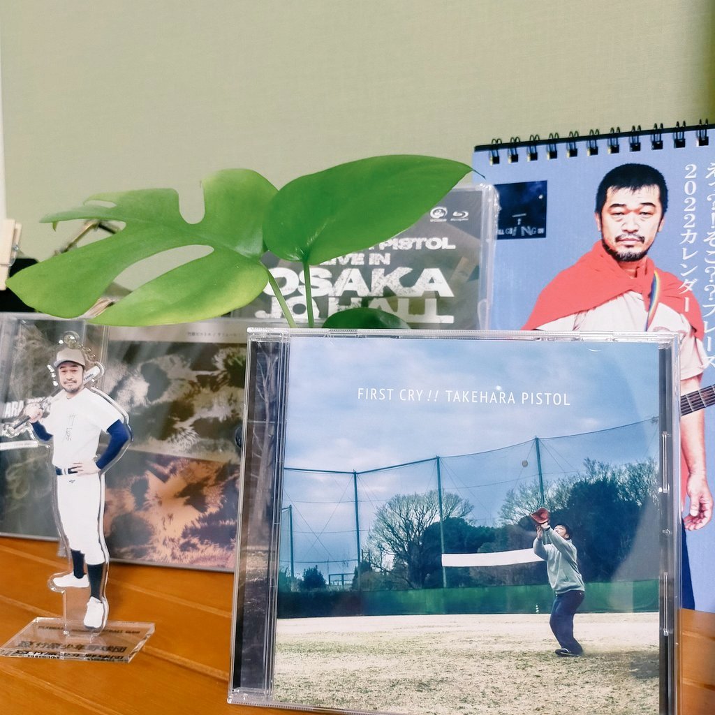 dragonpistol's tweet photo. アルバムリリースおめでとうございます🎉
歌はもちろんだけど、歌詞カードの写真も帯もケースも、特典のバッグも私的に過去最高👍
早くライブに行きたい!!
ライブで聴きたい!!

#竹原ピストル
#FIRSTCRY 
#VICTORONLINE https://t.co/QGGZr0SMc6