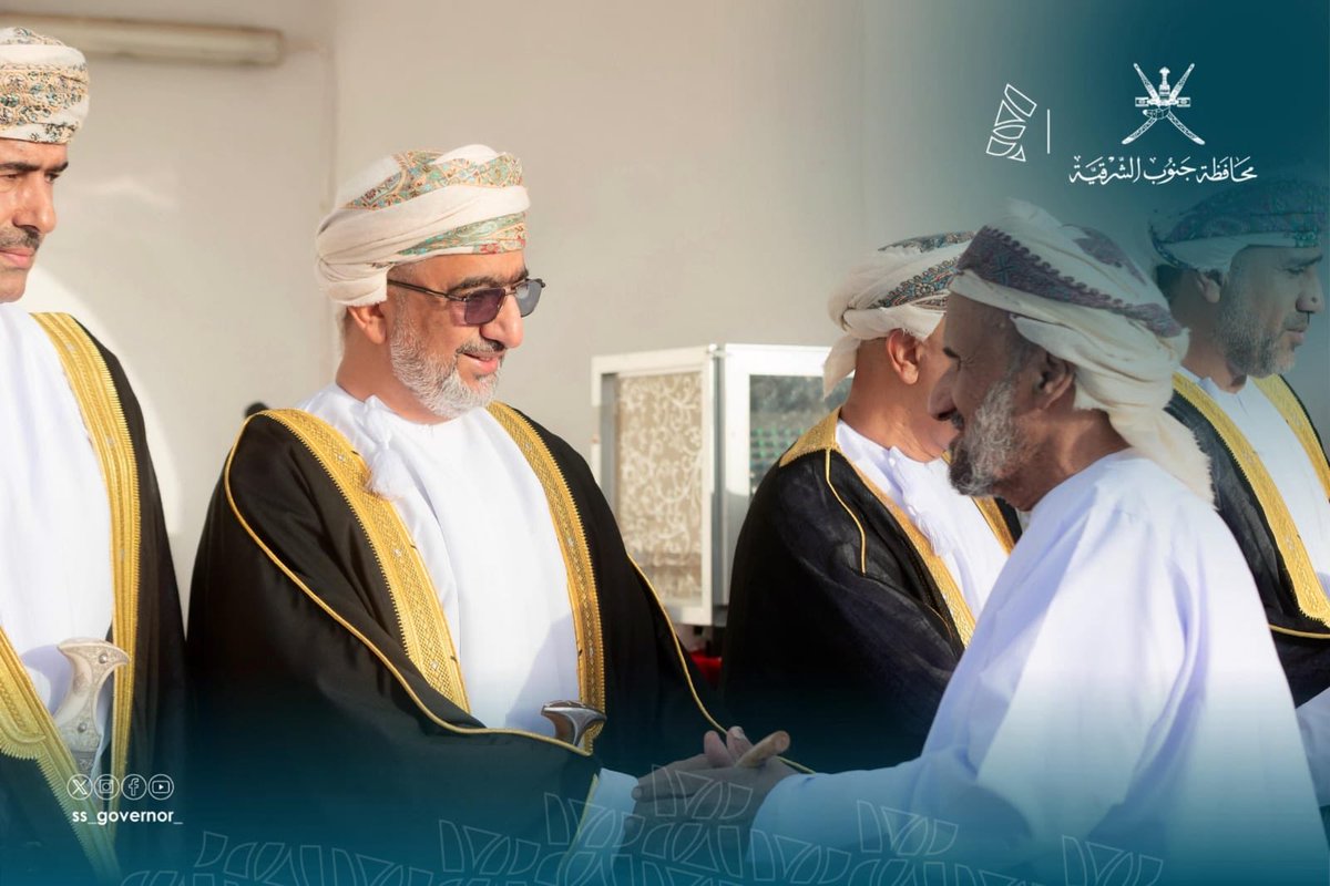 HamoodaAlwahibi's tweet photo. يسرُّ أهالي محافظة جنوب الشرقية وولاية مصيرة أن يتقدّموا بخالص الشكر وعظيم التقدير لسعادة محافظ جنوب الشرقية على تشريفه الكريم للولاية، ومشاركة الأهالي فرحة عيد الأضحى المبارك، وأداء صلاة العيد معهم، في مشهدٍ يعكس عمق التلاحم والمحبة بين القيادة وأبناء المجتمع.
  #المجلس_البلدي https://t.co/vojER6SzKO