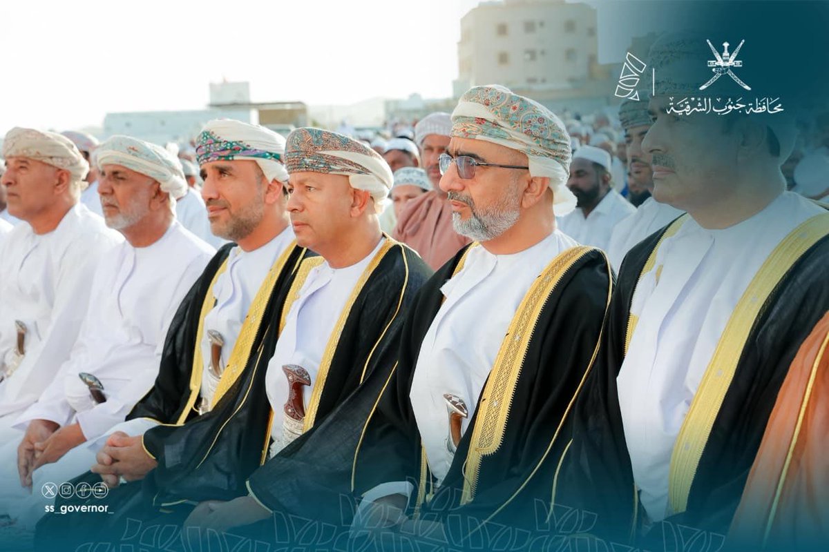 HamoodaAlwahibi's tweet photo. يسرُّ أهالي محافظة جنوب الشرقية وولاية مصيرة أن يتقدّموا بخالص الشكر وعظيم التقدير لسعادة محافظ جنوب الشرقية على تشريفه الكريم للولاية، ومشاركة الأهالي فرحة عيد الأضحى المبارك، وأداء صلاة العيد معهم، في مشهدٍ يعكس عمق التلاحم والمحبة بين القيادة وأبناء المجتمع.
  #المجلس_البلدي https://t.co/vojER6SzKO