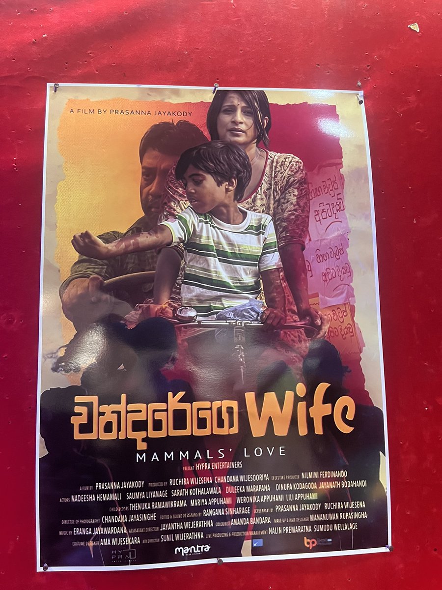 bodaraga1's tweet photo. චන්දරේ වයිෆ් බැලුවද?
දෙබස් අඩු ෆිල්ම්🌝 https://t.co/UKa1OdY9m9