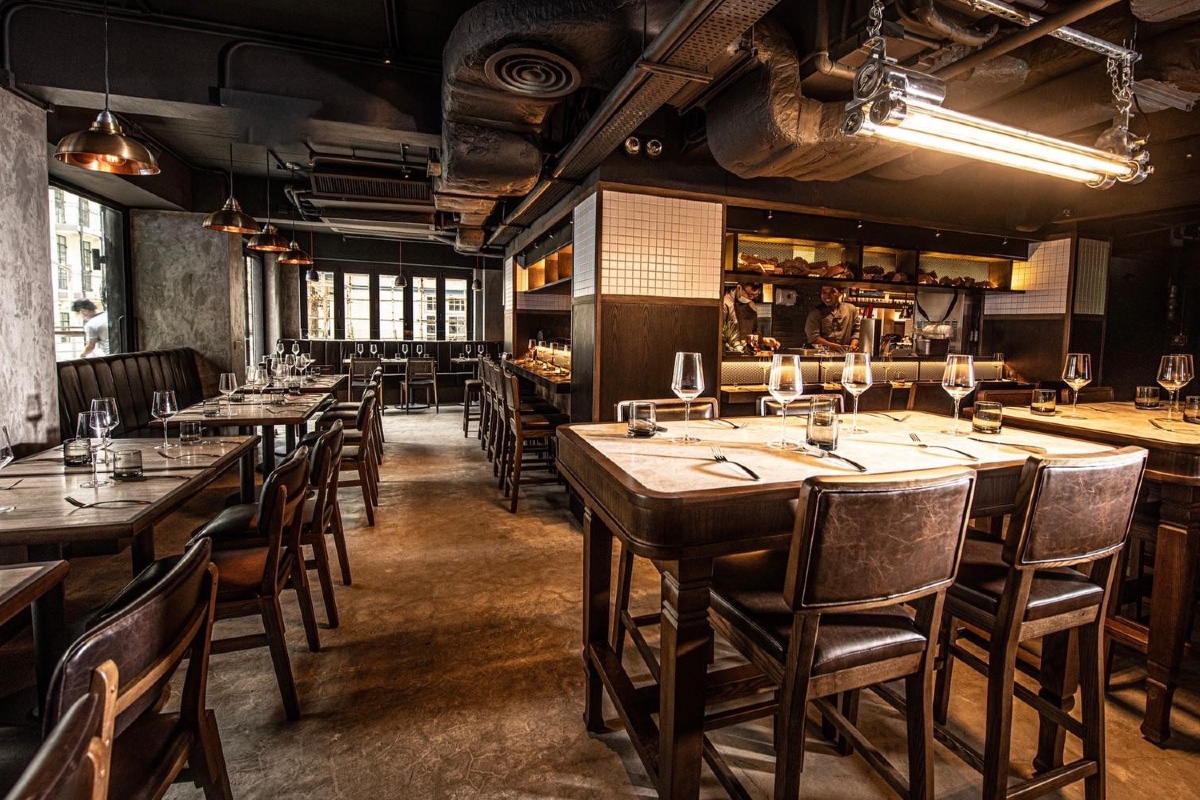 HotelDesigns's tweet photo. As sustainability targets intensify, retrofitted industrial and marine lighting by @LoomLight offers designers a way to combine character, durability and reduced environmental impact: https://t.co/WIOHkecuBB https://t.co/01wtiIcyNP