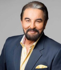 TheLodship's tweet photo. Do you see it too? 
#TimDavid #KabirBedi https://t.co/OKmhDruDkY