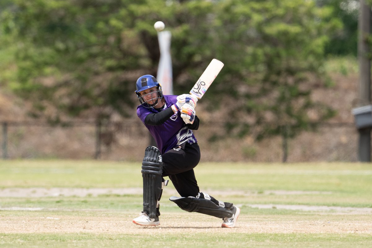 CricketJapan's tweet photo. 佐野市WJPL3日目、午前はミニョン デュ・プリーズ選手の100ラン(点)の打撃などでマムシ(紫)がメテオズに快勝、2勝1敗で並びました。
午後は女子日本代表の保本野乃葉選手のボーリング(投球)などでPレイズ(オレンジ)がタイタンズに勝利しました。
大会4日目は29日開催です。
#SanoCricket #SanoCity https://t.co/MF0syLK7Av