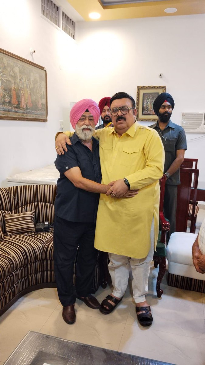 Official_WSCC's tweet photo. WSCC Punjab Chapter President S. Rajinder Singh Marwaha Ji today met former Rajya Sabha Member Shwait Malik Ji to discuss the memorandum submitted by WSCC regarding the reopening of trade through the Attari–Wagah Border with Afghanistan and Central Asian countries. https://t.co/xxXPPhLlVk