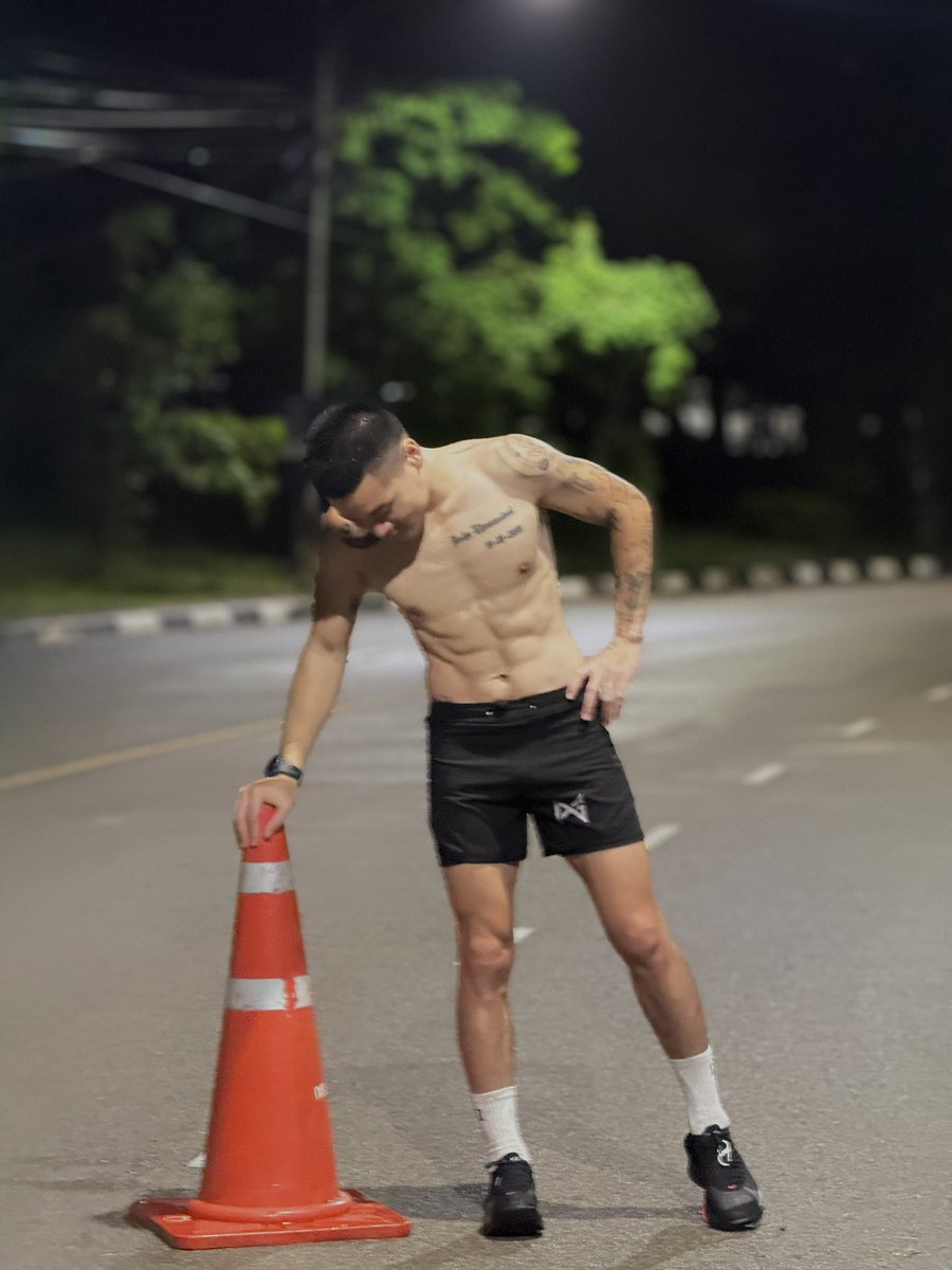 dt_thebest's tweet photo. เหนื่อยจังวะ เงี่Eนโว๊ย 🤣 https://t.co/e1WIIGlqY6