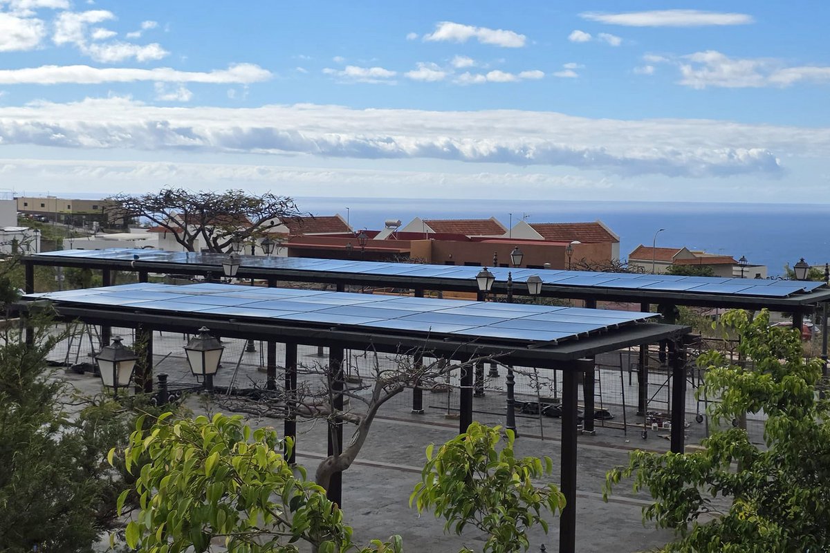 EcologicaGobCan's tweet photo. ⚡️ Visitamos la nueva instalación fotovoltaica que impulsamos en La Frontera, #ElHierro.

🔗 Más información: https://t.co/2aJT8XbHzs https://t.co/mTXDcwk665