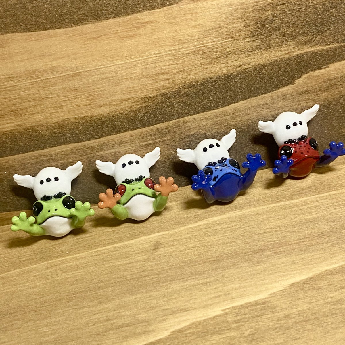 hiro993's tweet photo. かえるマグネットにアカメやヤドクなどのお仲間が！！
いやいやデザフェスに向けて作れよ、帰ってきてから思い付いてしもた
しょんぼり https://t.co/WVnlGMkyNr
