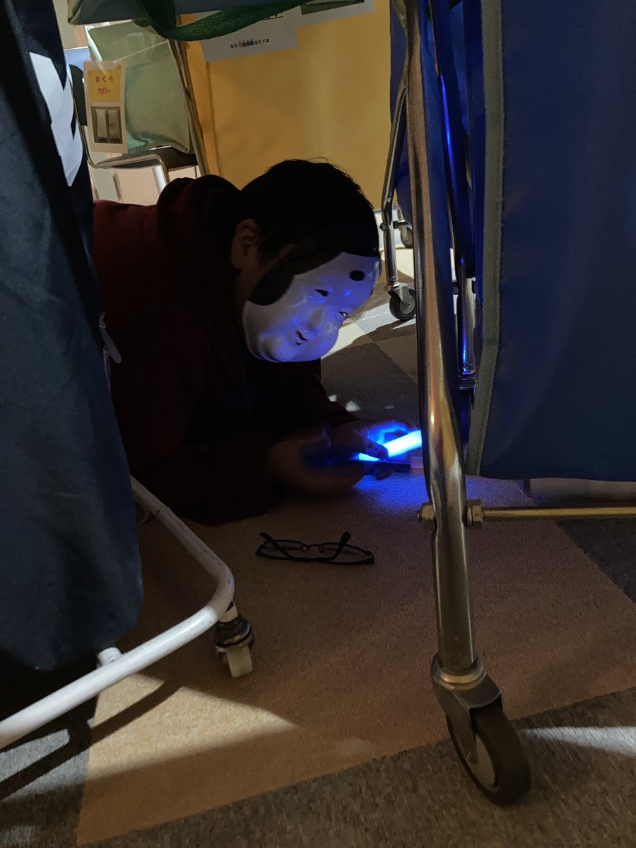 seinanes's tweet photo. 夕食後は館内で肝試しです。レク係の子どもたちがみんなを驚かせようと待っています。 https://t.co/44KUQsHM5H