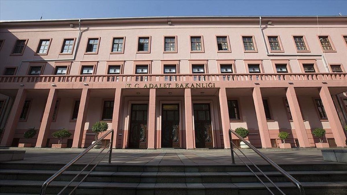 onedio's tweet photo. Adalet Bakanlığı Hukuk İşleri Genel Müdürlüğü bünyesinde Tahkim Daire Başkanlığı kuruldu. https://t.co/3jqMjwLya3