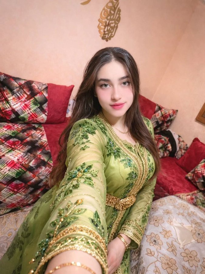 Housewife Ayesha tweet media
