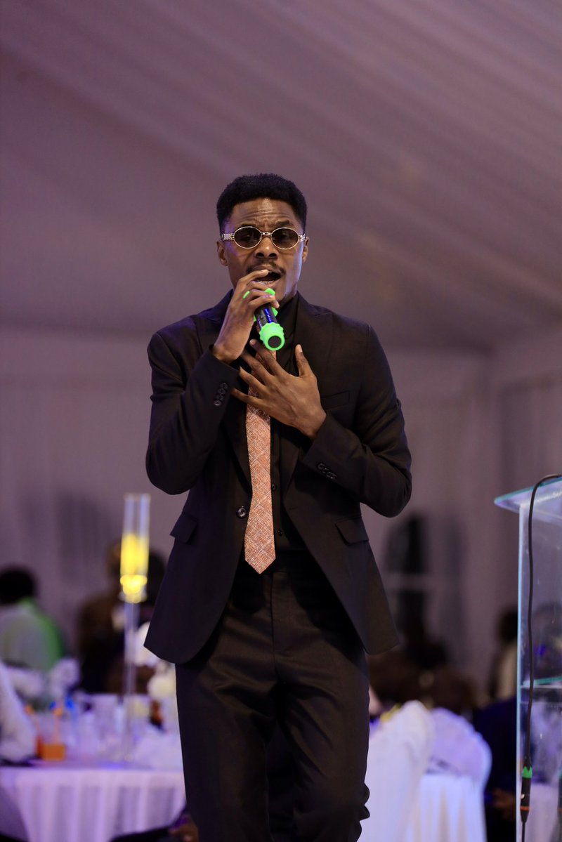 iamderek10's tweet photo. Pure magic. ✨ The pride of Western Uganda, Ray G, bringing all the romance and beautiful melodies. @Ray_G_official https://t.co/4cinnIuyeB