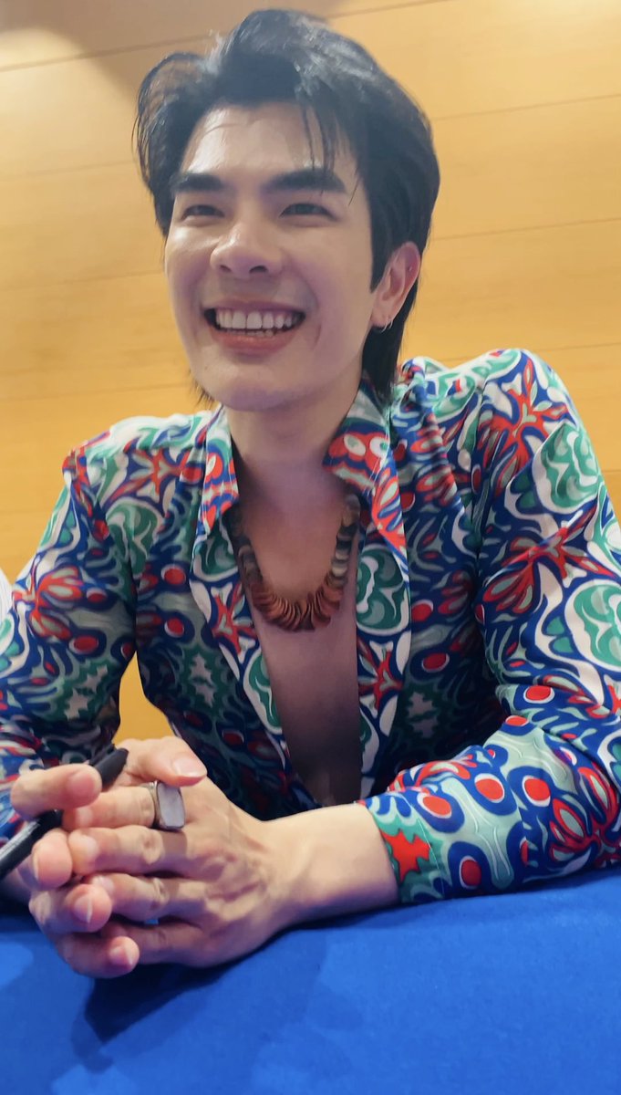 elemonti92's tweet photo. The M&amp;G with Mile was the most emotional moment of my life. I finally got the chance to thank him for everything he’s been for me, and he was so kind, sweet and understanding💚 I’ll carry this memory in my heart forever.
#MilePhakphum #ShineRomeFanmeet 
#GreenyRose https://t.co/c3Bouw3aN5