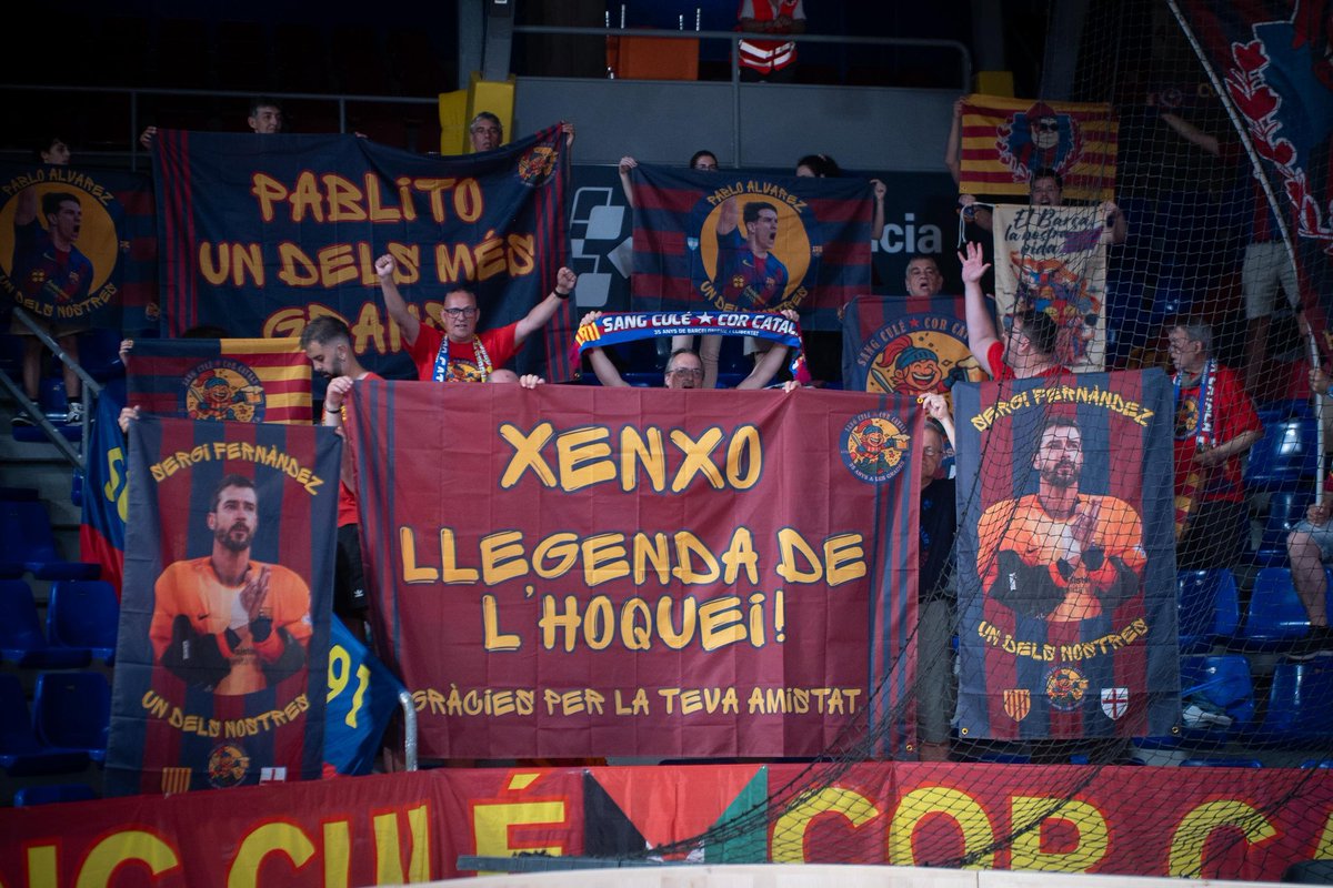 sangculeoficial's tweet photo. Ahir vam viure una gran nit al Palau. El @FCBhoquei es va classificar per les semis de l'OK lliga i vam retre homenatge a 2 llegendes del @FCBhoquei a 2 amics de SCCC, @sergiofv10 i @pablo77alvarez.
El palau blaugrana serà sempre la vostra casa, i SCCC la vostra grada 💙❤️ https://t.co/8LNQqkvres