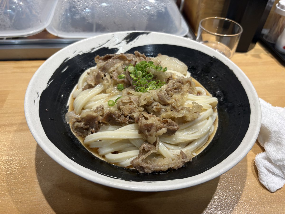 よるね tweet media