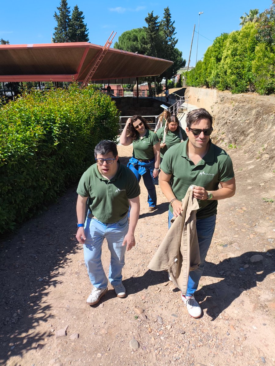 FUNDHEX's tweet photo. 🏛️ ¿Sabías que en Augusta Emerita también se rendía culto al recuerdo de quienes ya no estaban? Hoy, dentro del Programa de Inclusión del Consorcio, visitamos el área funeraria de los Columbarios, un lugar para descubrir cómo eran los rituales funerarios en época romana. ⚱️ https://t.co/xYmQHYmxvC