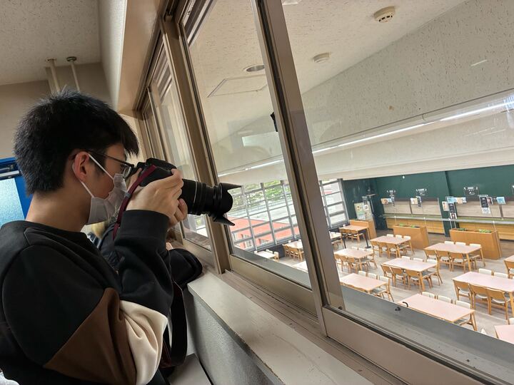 nkhs_hh's tweet photo. 2年生の映像表現の様子です！ファインダーを覗き込み、各々の心動くものを撮影していました✨📸構図を考えたり、光や影がどう映るのかカメラの設定を調整してみたり、スマホのカメラでは再現できないような写真を撮影していました！#日本工学院北海道専門学校 #ニコキタ #日本工学院 #CGデザイナー科 https://t.co/SDbFoQRLeJ