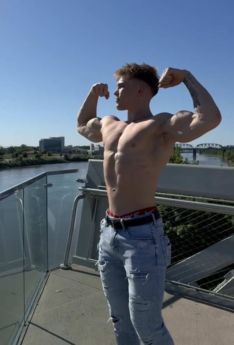CMuscleKing tweet media