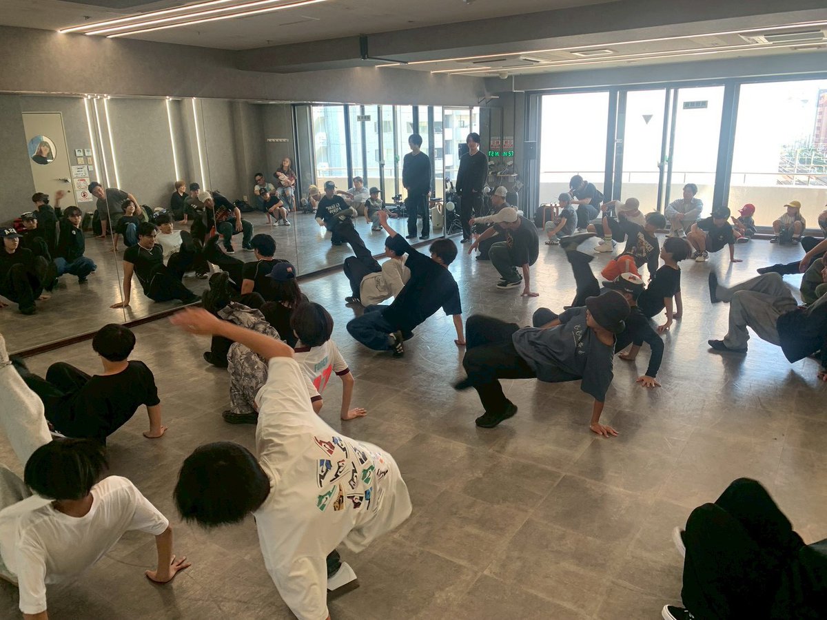 buzzgrouppr's tweet photo. #BUZZPARTY #REO #TAKARA
─────────────
「ダンスで人生が変わる」
幼馴染トップダンサーが
渋谷に集結した1日
─────────────
BUZZ PARTY × REO・TAKARA
5月16日(土) 開催報告
幼少期からの幼馴染
CRANE CREW所属の2人が
初コラボ
✓ WS:技術×想い×SNS戦略
✓ ショーケース:1部・2部満席
✓ トークショー:心に刺さる言葉
REO「スキルとスマホがあれば
自分の力で成り上がれる」
TAKARA「ダンスに何度も救われた
踊り続けてほしい」
小学生から大人まで
全世代を虜にした
特別な1日のレポートは
✔ https://t.co/IY6IDzKEIP