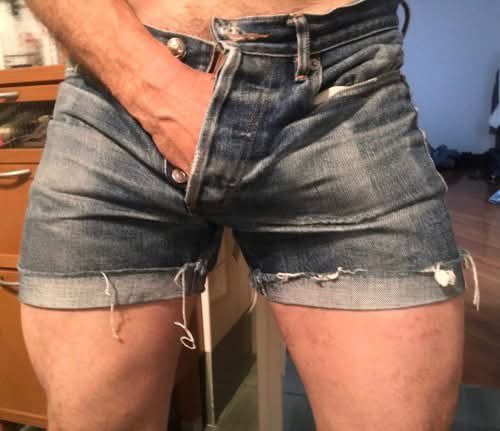 Matteo - Italian trashed jeans guy tweet media