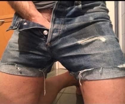 Matteo - Italian trashed jeans guy tweet media