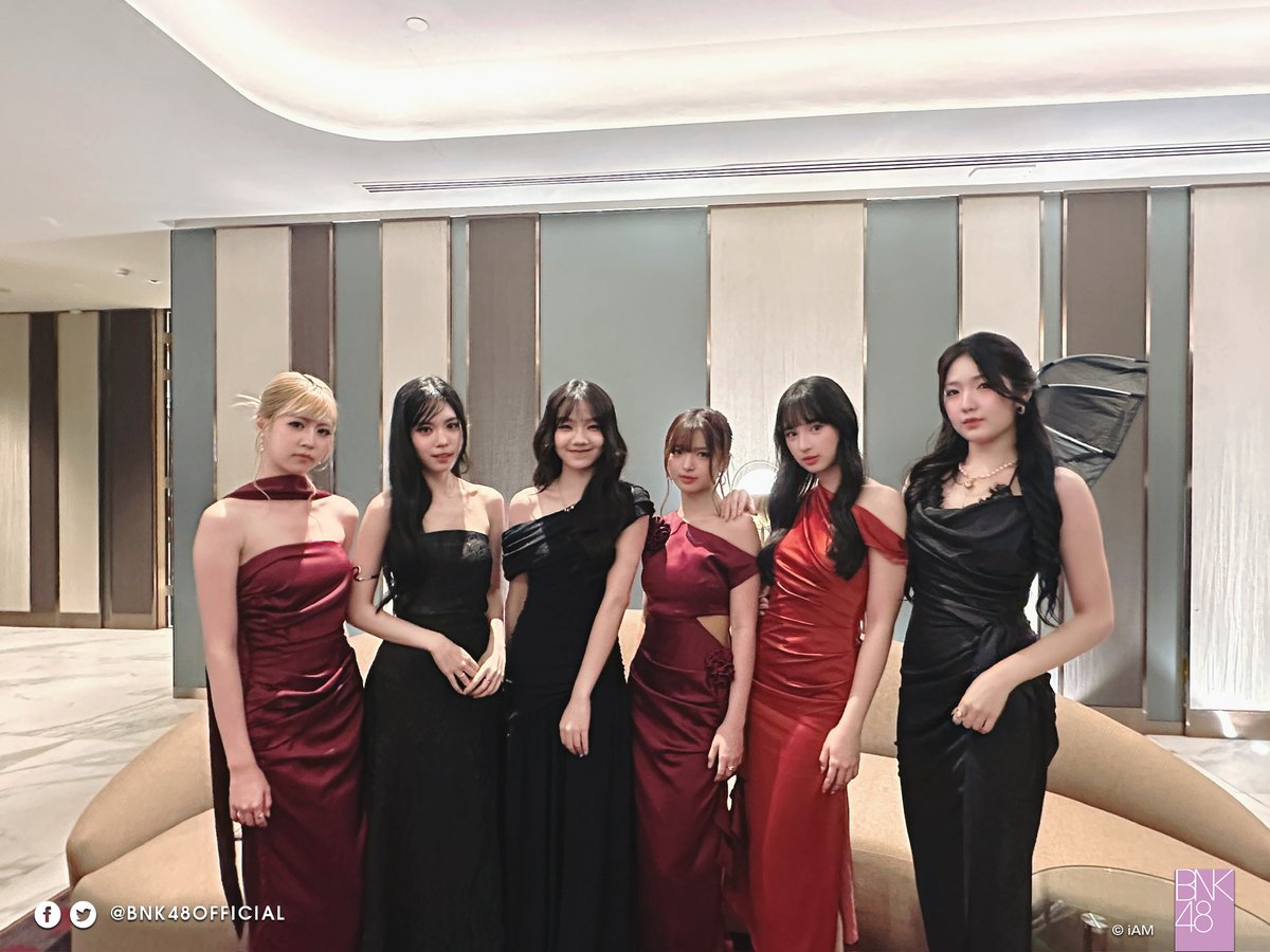 bnk48official's tweet photo. ตัวแทนจาก BNK48 (Monet, Praew, Janry, Marine, Blythe, Luksorn) ที่งานคมชัดลึก อวอร์ด ครั้งที่ 22 @ Iconsiam วันที่ 27 พฤษ���าคม 2026

#คมชัดลึกอวอร์ดครั้งที่22 
#คมชัดลึก #คมชัดลึกอวอร์ด #KCLAWARDS2026 #KCL #KCL2026
#MonetBNK48 #PraewBNK48 #JanryBNK48 
#MarineBNK48 #BlytheBNK48 #LuksornBNK48
#BNK48