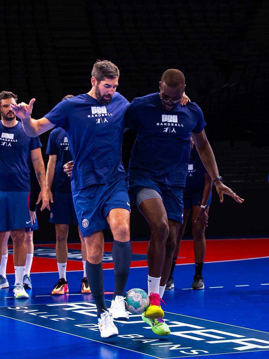 LNHofficiel's tweet photo. 𝗗𝗲́𝗷𝗮̀ 𝗱𝘂 𝗯𝗲𝗮𝘂 𝗺𝗼𝗻𝗱𝗲 𝗮̀ 𝗹’𝗔𝗰𝗰𝗼𝗿 𝗔𝗿𝗲𝗻𝗮… 👀 

Avant le match du soir, place à une rencontre entre anciens sportifs de haut-niveau et créateurs de contenus organisée par le PSG Handball ! 😎 https://t.co/imtLHjSHwE
